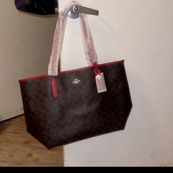 Coach - Picture 2 of 5